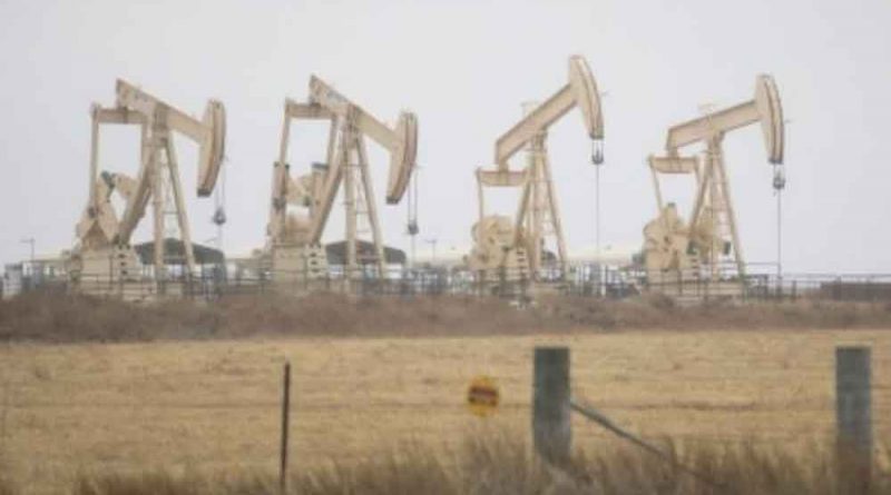 ईरान युद्ध का असर: सप्लाई संकट की आशंका के बीच उछाल के बाद कच्चे तेल की कीमतें स्थिर ईरान युद्ध का असर: सप्लाई संकट की आशंका के बीच उछाल के बाद कच्चे तेल की कीमतें स्थिर