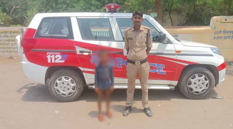 सीधी के डायल-112 हीरोज दादा से बिछड़कर रास्ता भटके मासूम को सुरक्षित परिजन से मिलाया