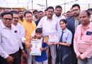 मंत्री दयाल दास बघेल ने बाल वैज्ञानिक सृष्टि और पीयूष को किया सम्मानित मांडल राष्ट्रीय विज्ञान मेला दिल्ली के लिए चयनित