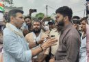 रतलाम से पैदल भोपाल पहुंचे दो कांग्रेस कार्यकर्ता, निष्कासन के विरोध में PCC कार्यालय के बाहर धरने पर बैठे