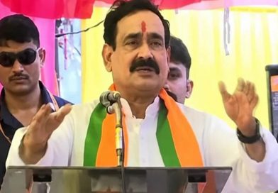 दतिया में मंच पर भावुक हुए नरोत्तम मिश्रा, छलके आंसू; बोले- एक-एक गांव जाऊंगा, आशुतोष को जिताऊंगा दतिया में मंच पर भावुक हुए नरोत्तम मिश्रा, छलके आंसू; बोले- एक-एक गांव जाऊंगा, आशुतोष को जिताऊंगा