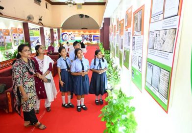 विद्यार्थियों ने देखी स्वतंत्रता संग्राम सेनानियों और ‘वंदे मातरम्’ पर आधारित छायाचित्र प्रदर्शनी विद्यार्थियों ने देखी स्वतंत्रता संग्राम सेनानियों और ‘वंदे मातरम्’ पर आधारित छायाचित्र प्रदर्शनी