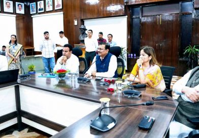 देवप्रयाग विधानसभा क्षेत्र के टॉपर विद्यार्थियों ने मुख्य सचिव से की मुलाकात