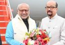 राज्यपाल डेका ने उपराष्ट्रपति राधाकृष्णन का किया आत्मीय स्वागत राज्यपाल डेका ने उपराष्ट्रपति राधाकृष्णन का किया आत्मीय स्वागत