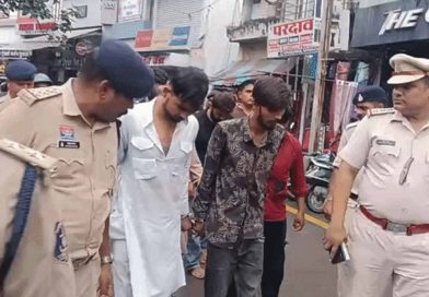 Bilaspur में बवाल के 5 आरोपियों का निकला जुलूस, पुलिस ने कराया पैदल मार्च Bilaspur में बवाल के 5 आरोपियों का निकला जुलूस, पुलिस ने कराया पैदल मार्च